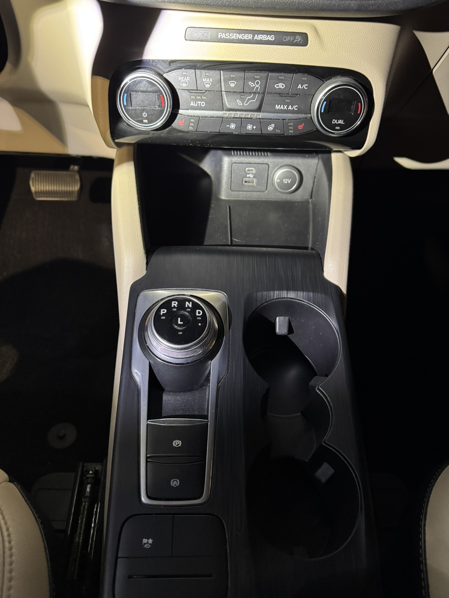 After: cleaned center console and cup holders